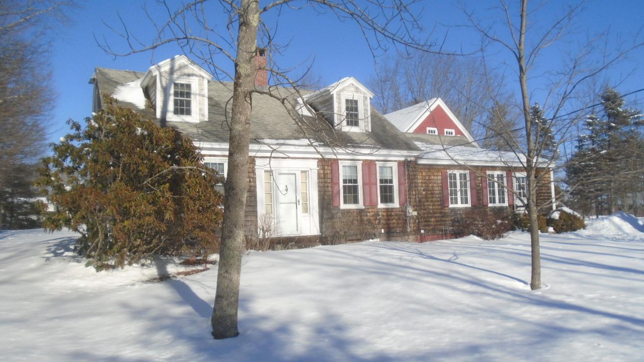 629 W Auburn Road, Auburn, ME 04210 Main Photo