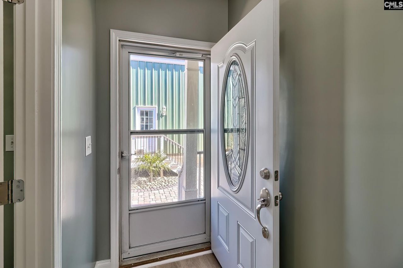 417 Dot Court  Photo 4