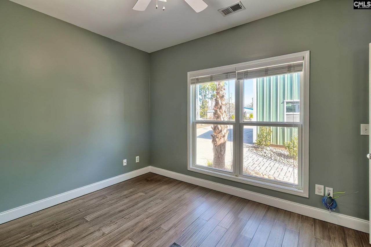 417 Dot Court  Photo 5