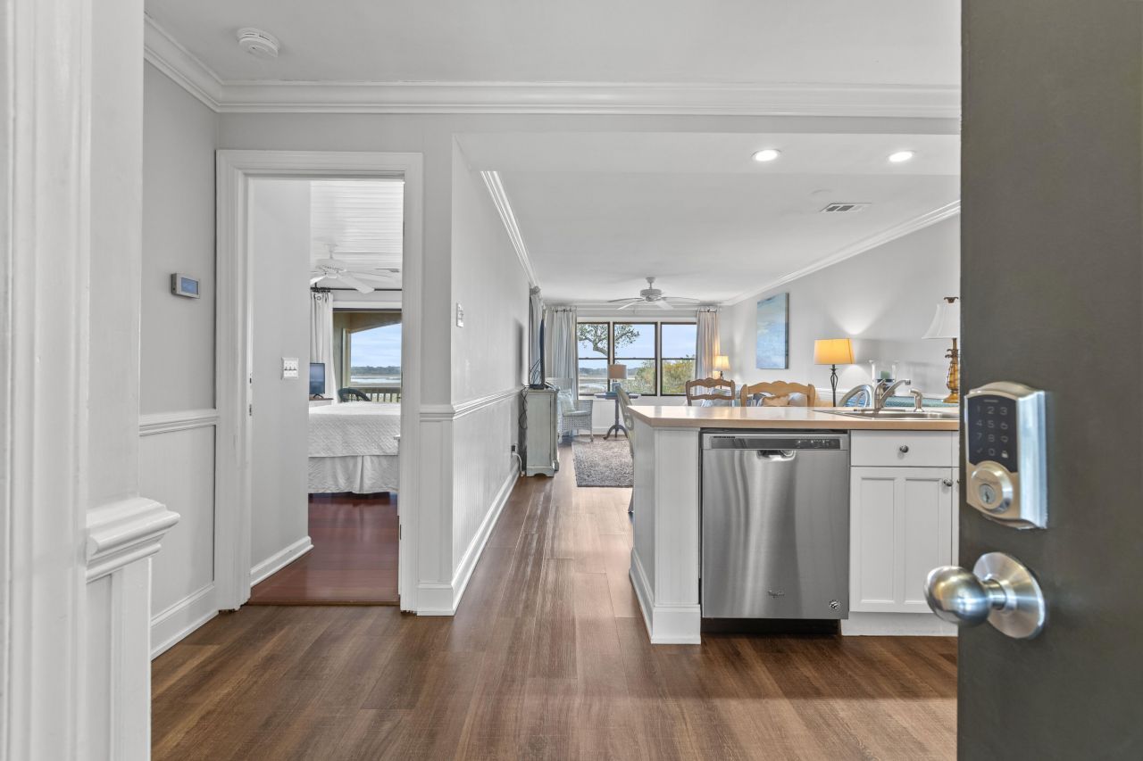 2106 Landfall Way Photo 6