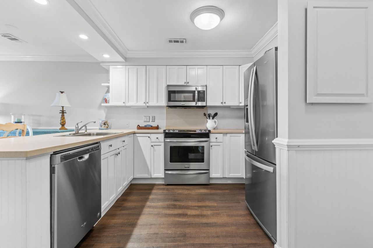 2106 Landfall Way Photo 8