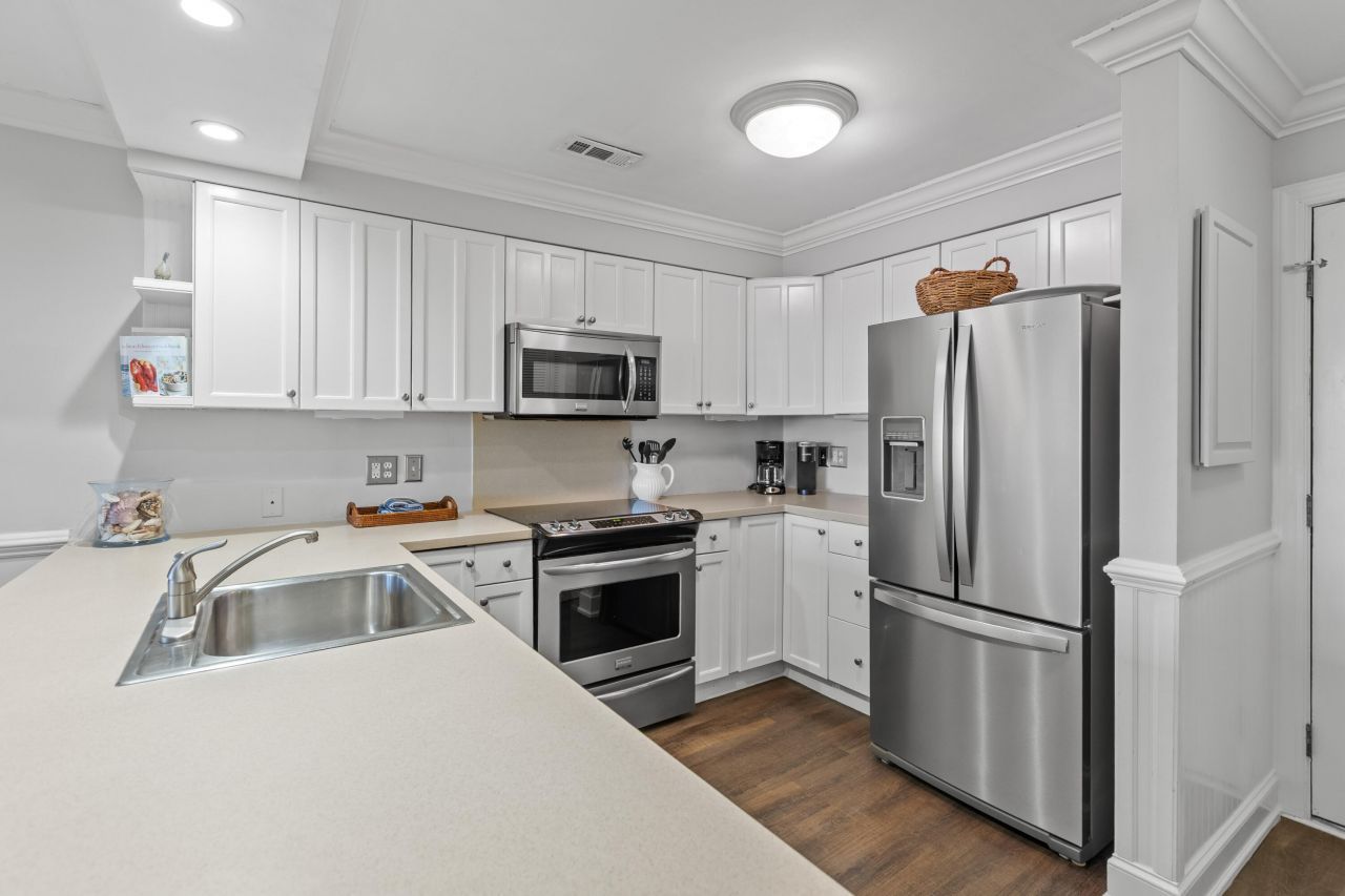 2106 Landfall Way Photo 9