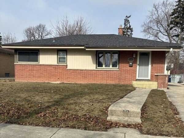 8528 W Arden PLACE, Milwaukee, WI 53225