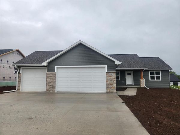 8300 XAVIER DRIVE, Neenah, WI 54952