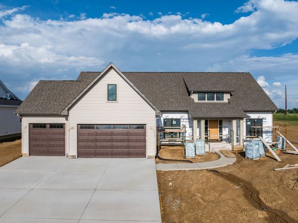 7105 Black Oak Drive, Bettendorf, IA 52722