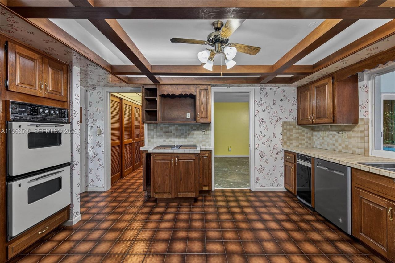 6621 E Tropical Way, Plantation, FL 33317 Photo