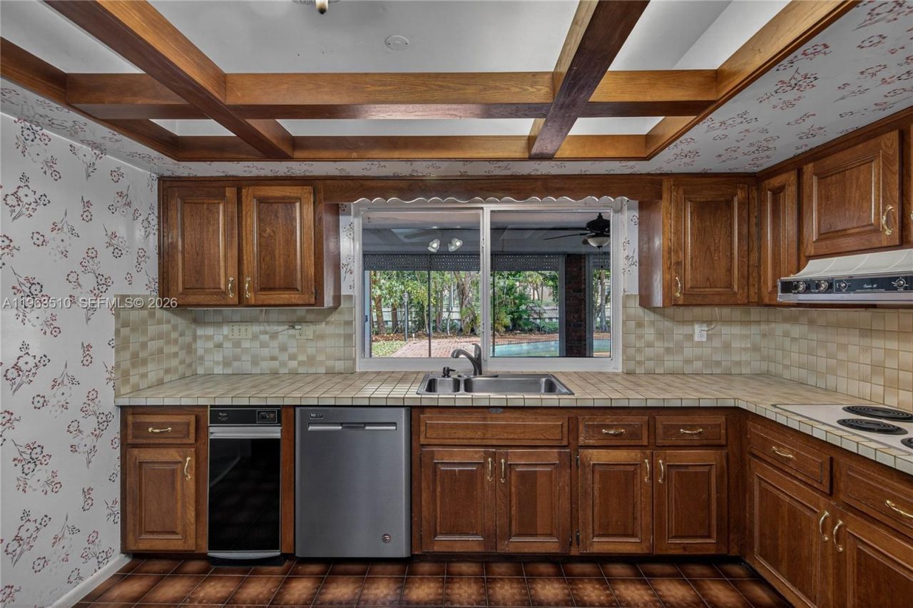 6621 E Tropical Way, Plantation, FL 33317 Photo