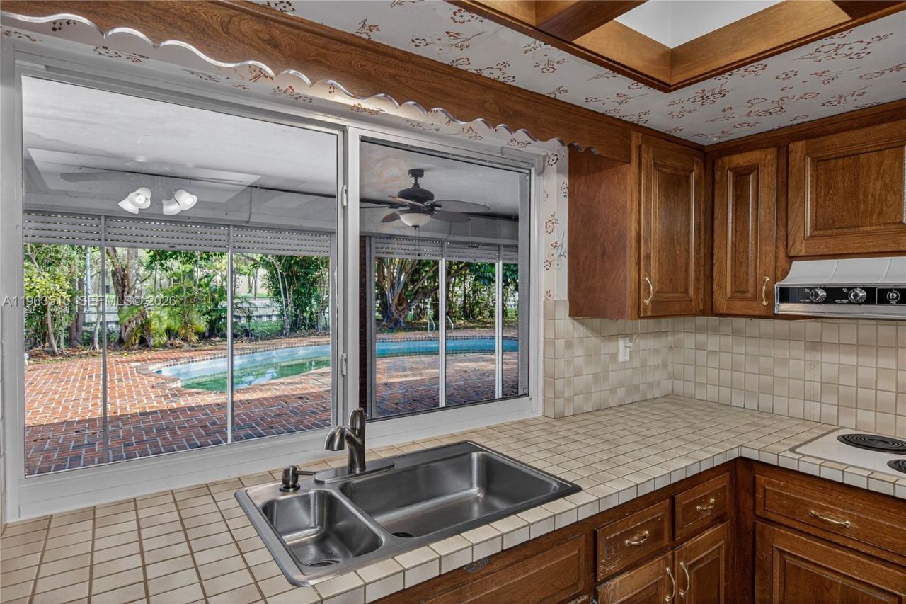 6621 E Tropical Way, Plantation, FL 33317 Photo