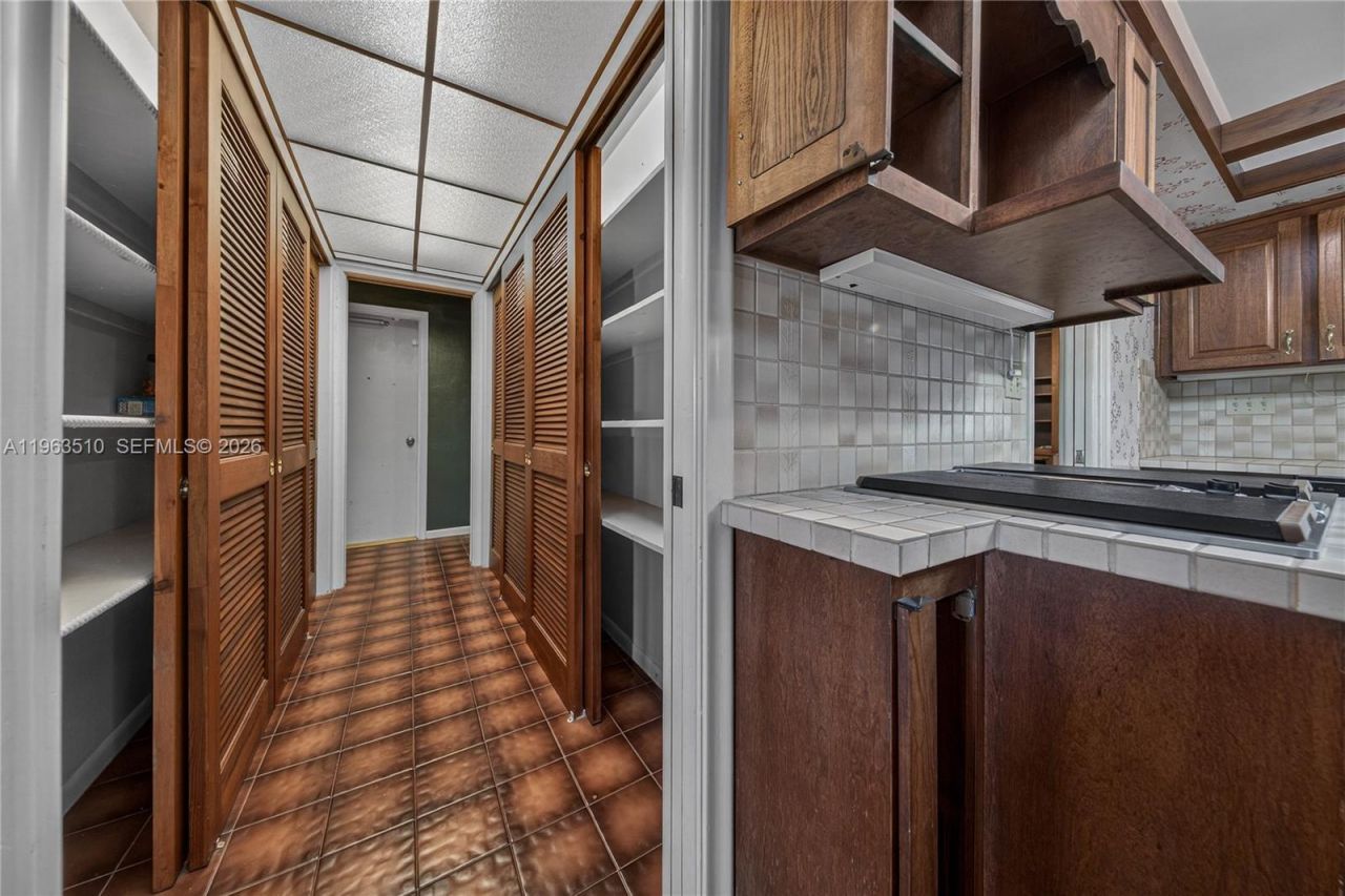 6621 E Tropical Way, Plantation, FL 33317 Photo