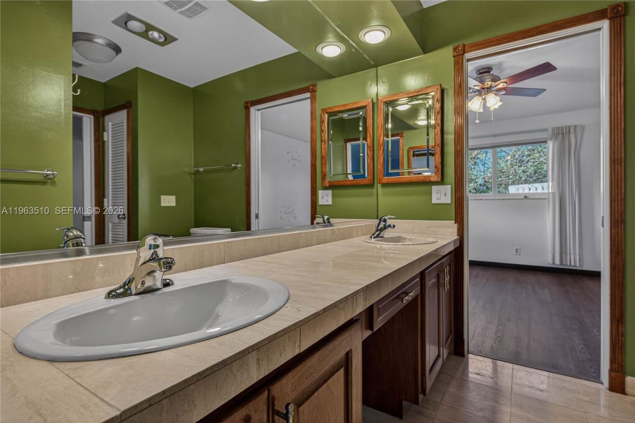 6621 E Tropical Way, Plantation, FL 33317 Photo