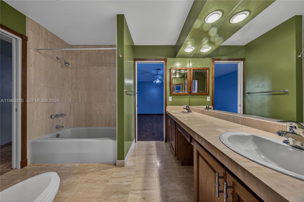 6621 E Tropical Way, Plantation, FL 33317 Photo