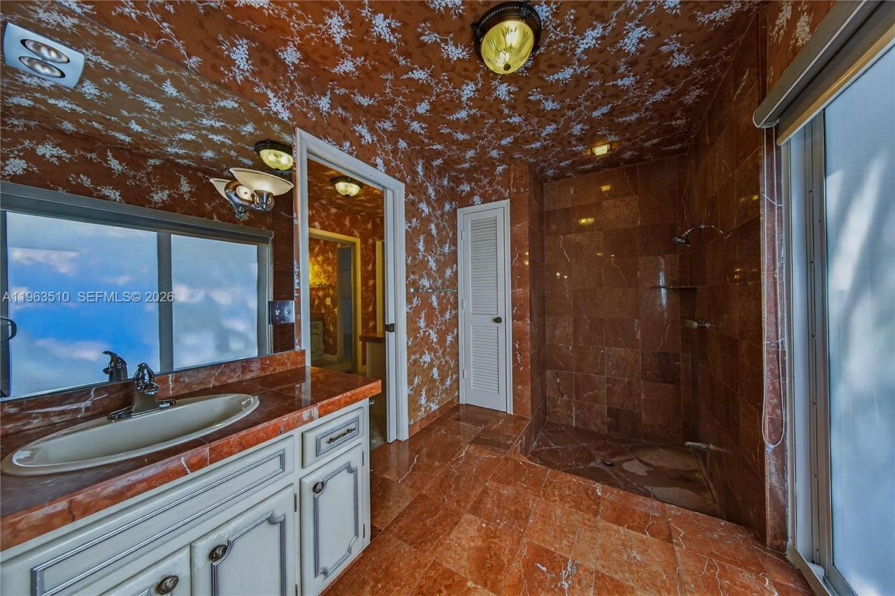 6621 E Tropical Way, Plantation, FL 33317 Photo