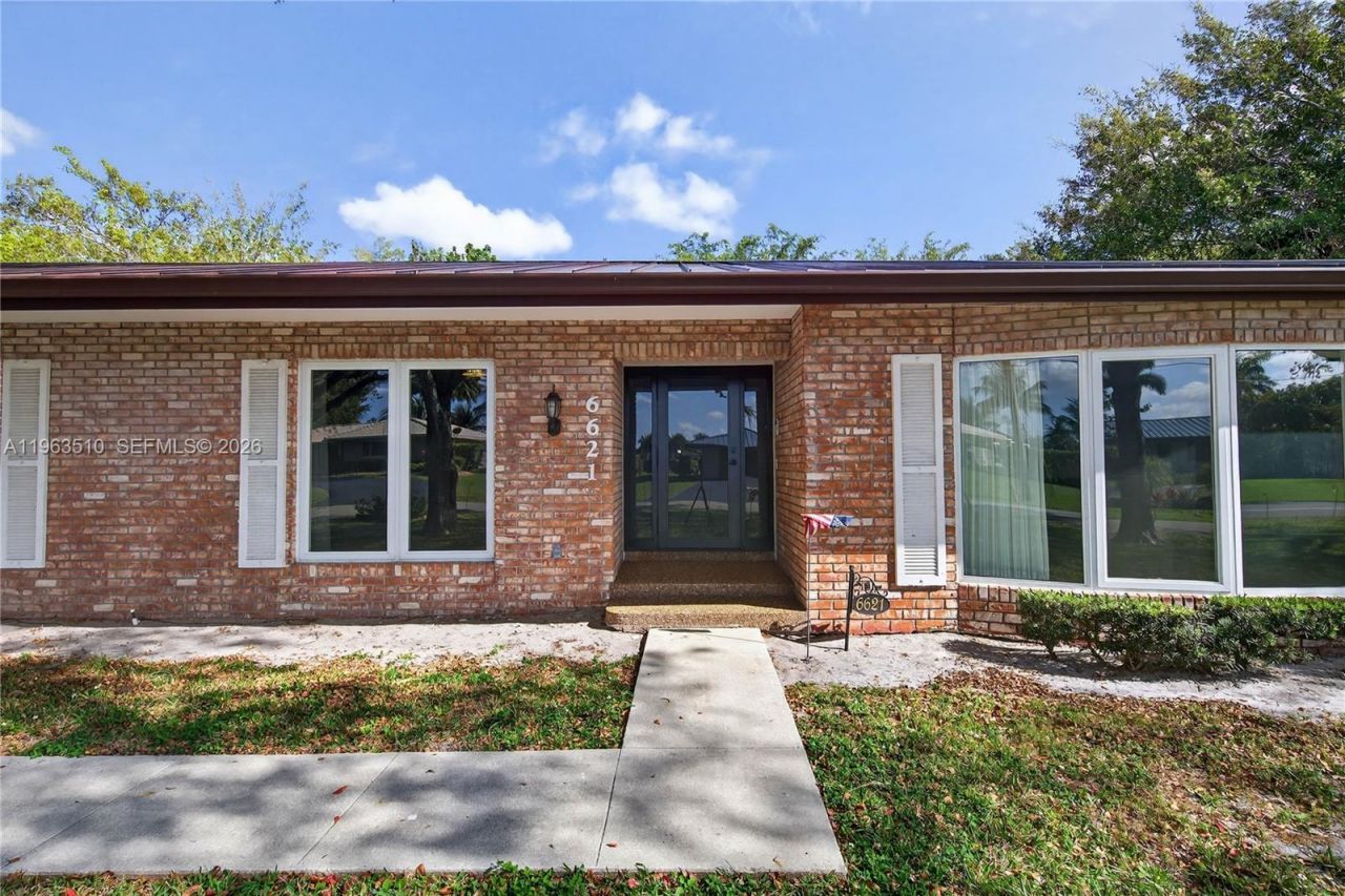 6621 E Tropical Way, Plantation, FL 33317 Photo