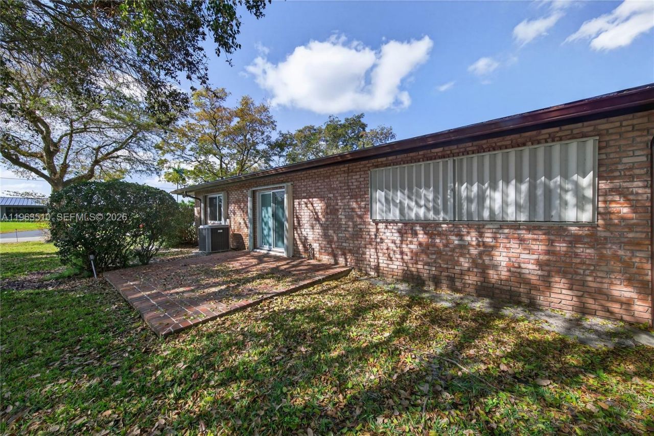 6621 E Tropical Way, Plantation, FL 33317 Photo