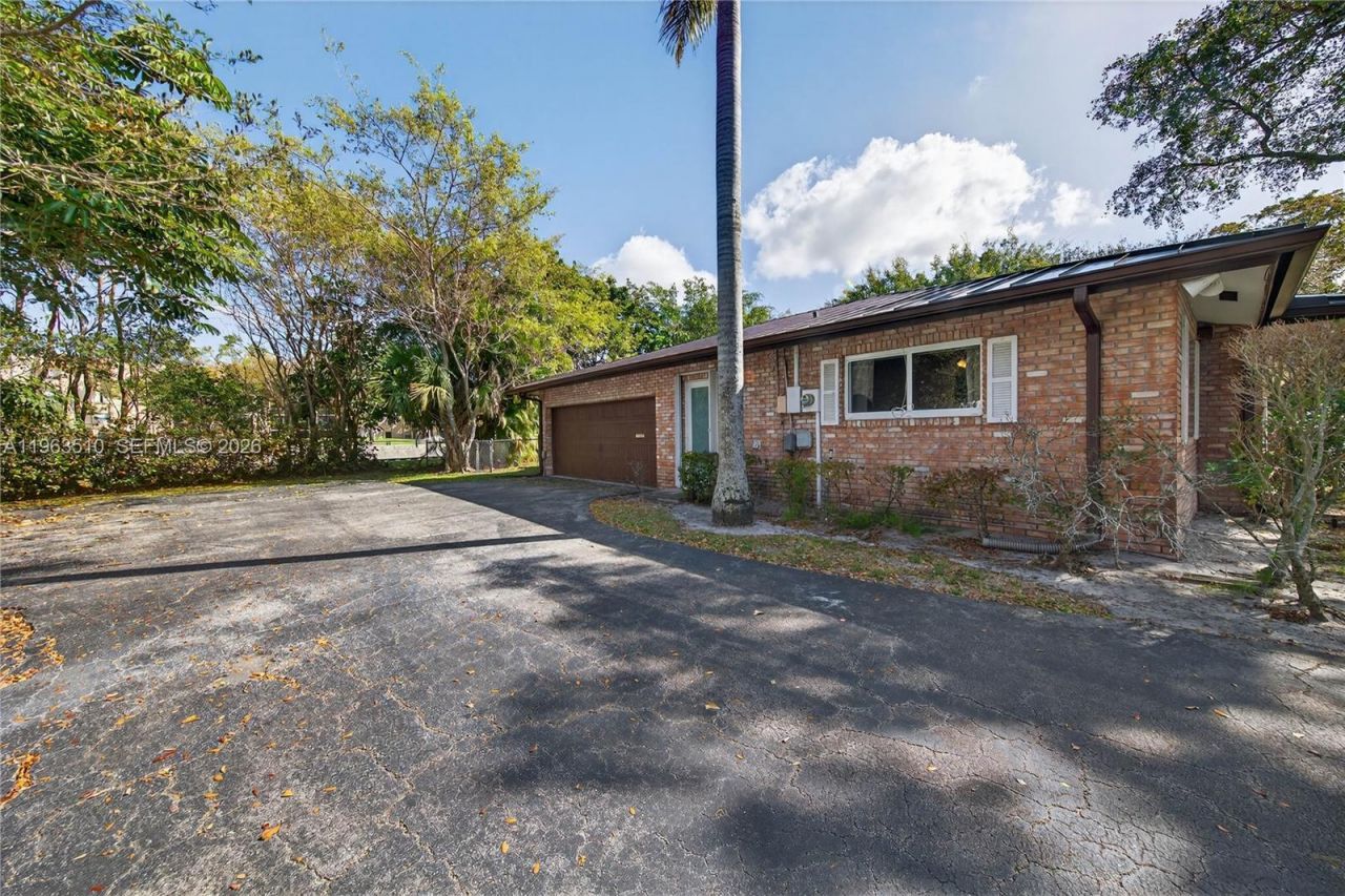 6621 E Tropical Way, Plantation, FL 33317 Photo