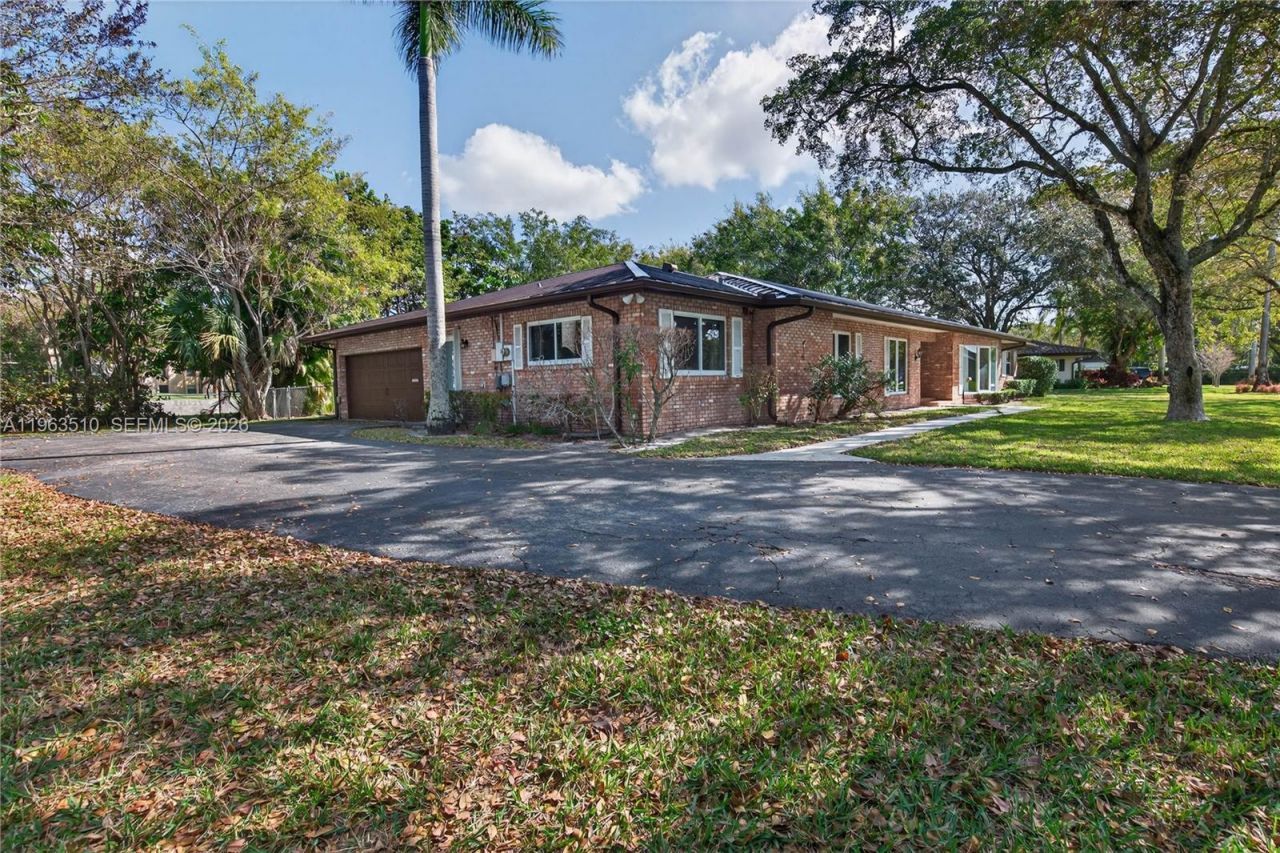 6621 E Tropical Way, Plantation, FL 33317 Photo