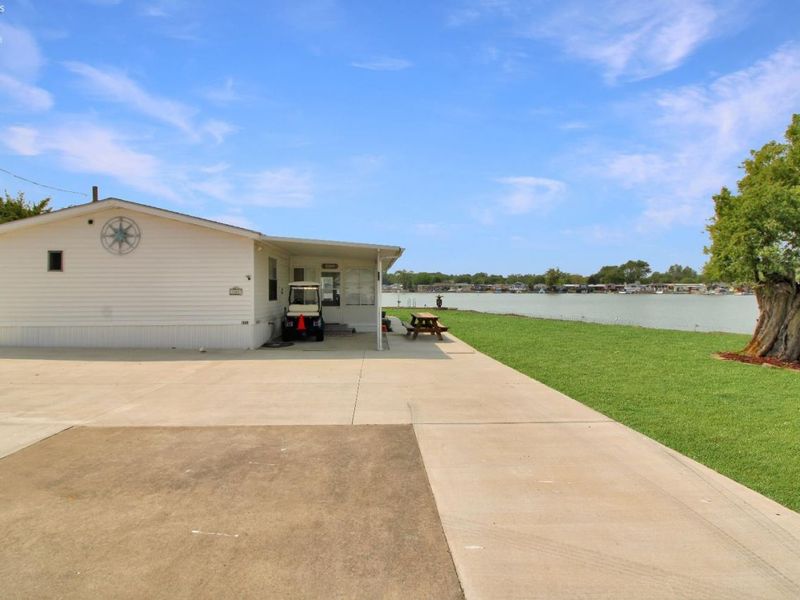 1660 N Compass Avenue, Port Clinton, OH 43452 Photo 4