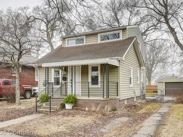 1060 W Hazelhurst Street, Ferndale, MI 48220