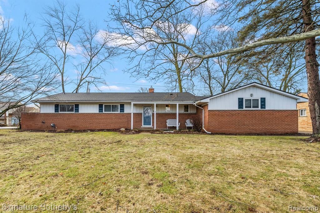 28830 Lorikay Street, Farmington Hills, MI 48334 Main Photo