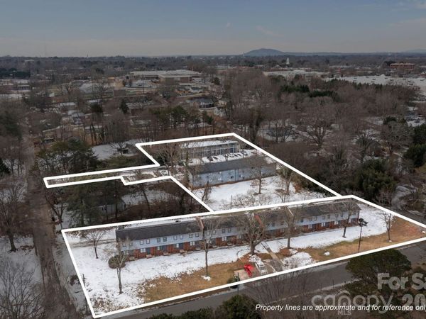 386 17th Avenue NE, Hickory, NC 28601