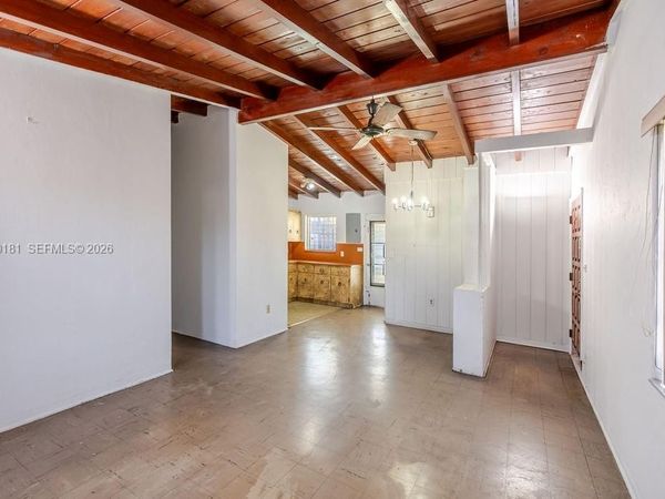 670 SE 1st St , Hialeah, FL 33010