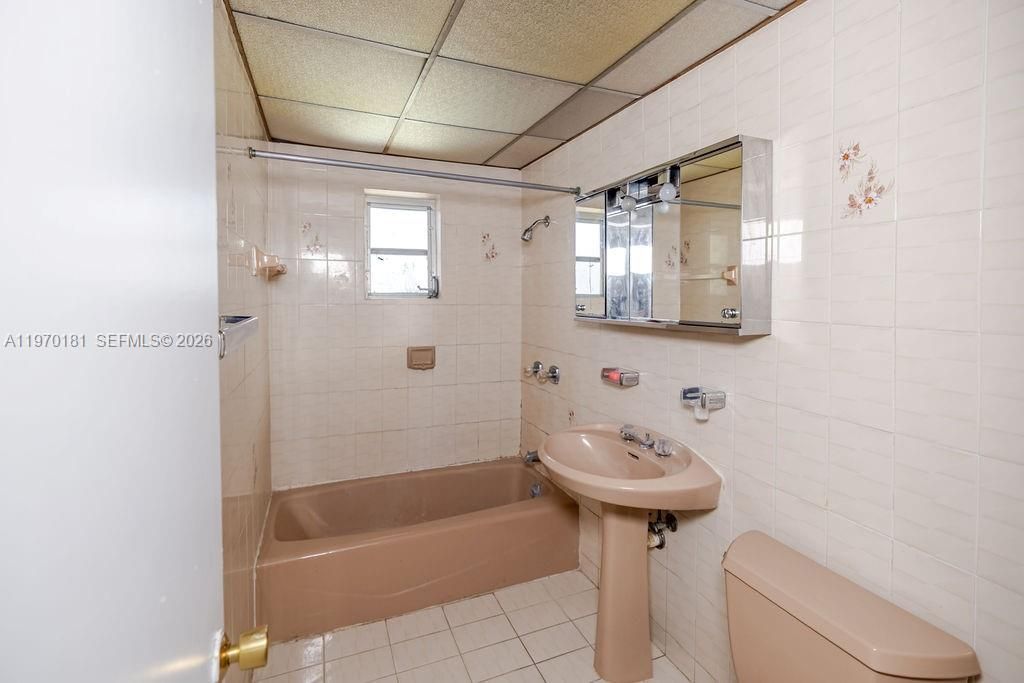 670 SE 1st St , Hialeah, FL 33010 Photo