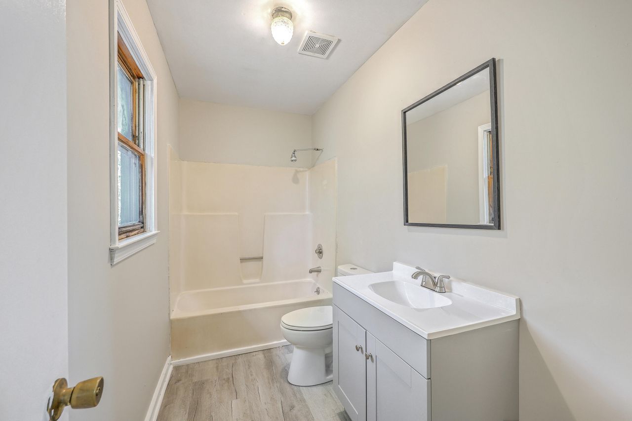 225 Reardon Street Photo 16