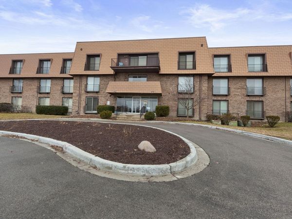 4050 Dundee Road, Unit 105, Northbrook, IL 60062