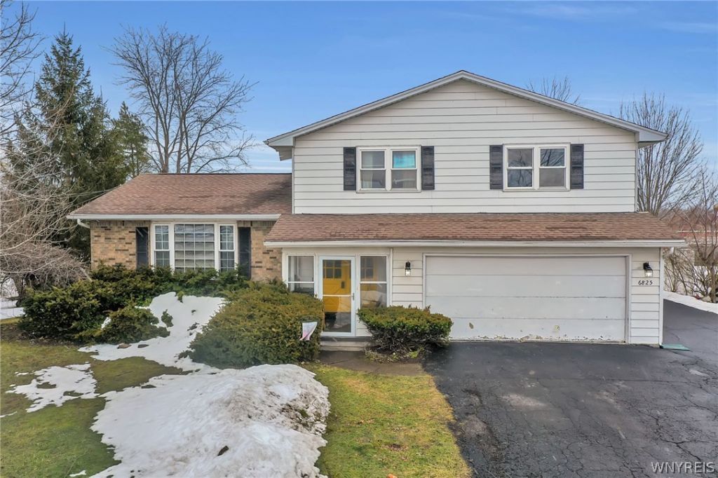 6825 Shawnee Road, North Tonawanda, NY 14120 Main Photo