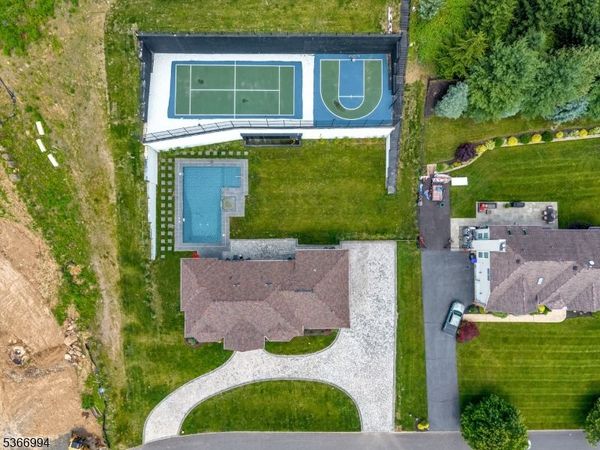 125 Hamilton Trl, Totowa, NJ 07512