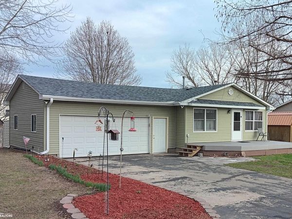 1505 Southview Circle, Fairfield, IA 52556