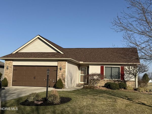 318 Country Meadows Drive, Oak Harbor, OH 43449