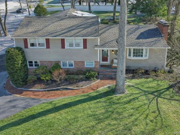 2 Montana Place, Huntington Station, NY 11746