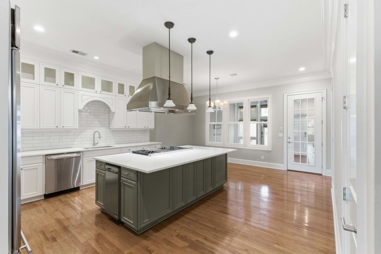 205 Delahow Street Photo 11