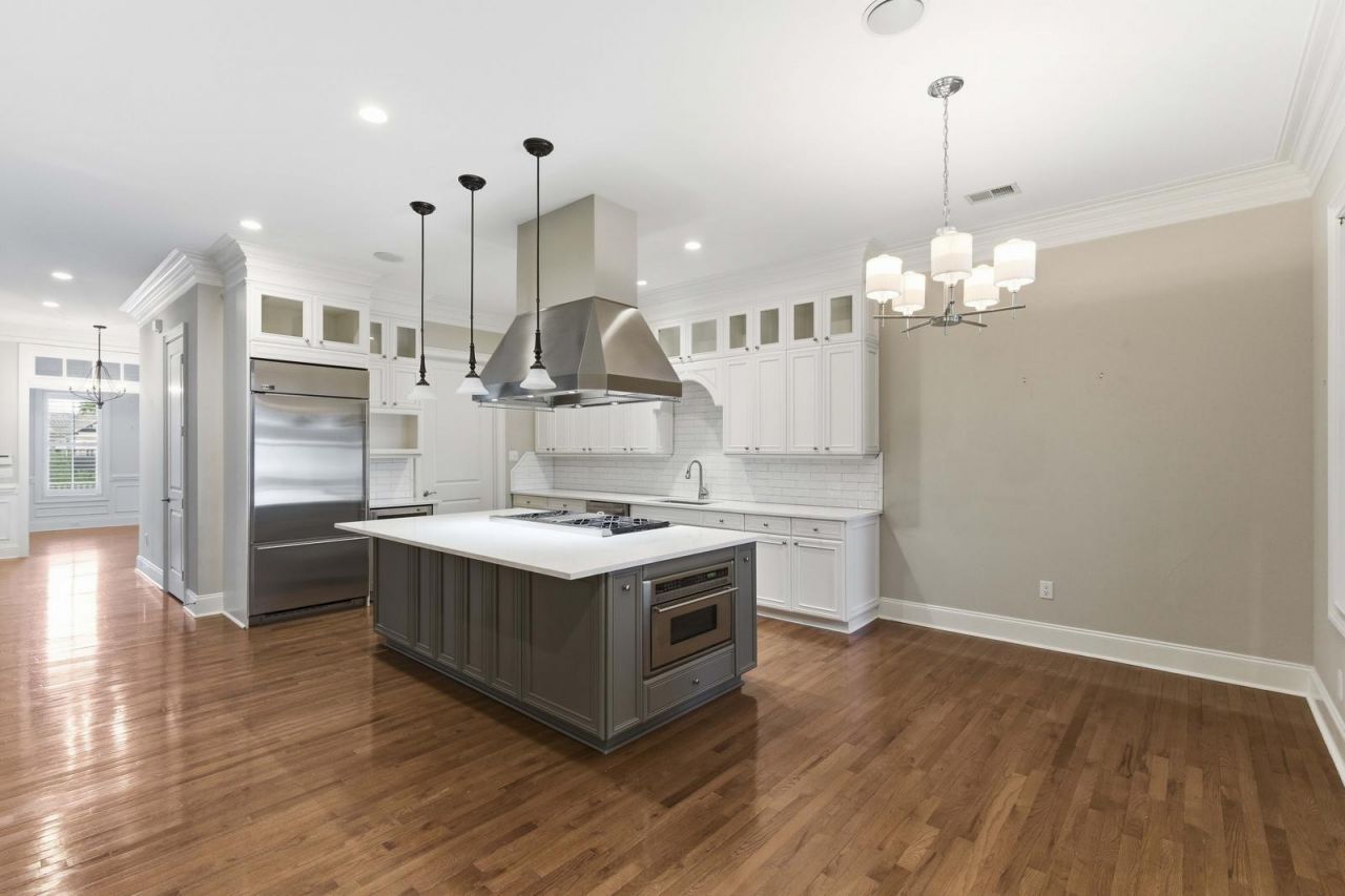 205 Delahow Street Photo 12