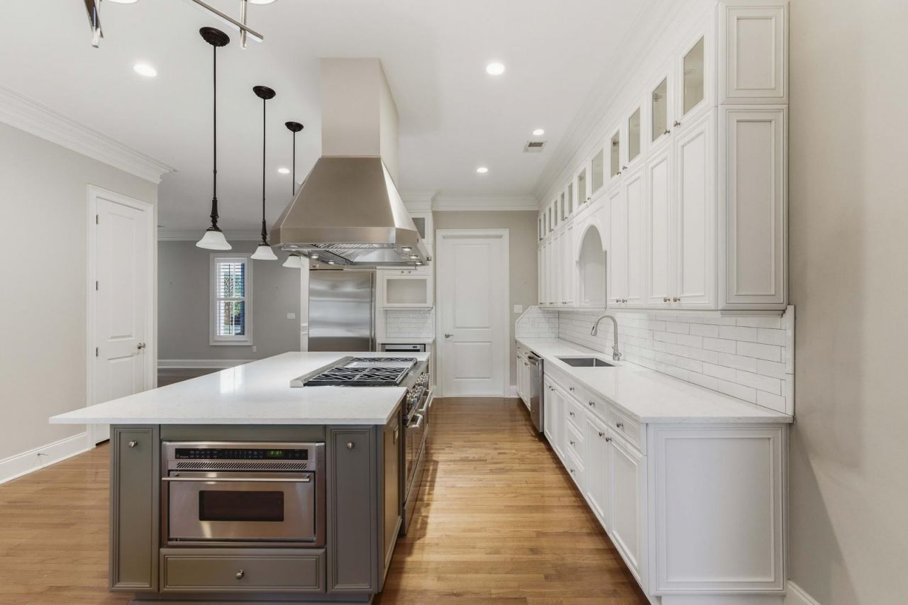 205 Delahow Street Photo 13