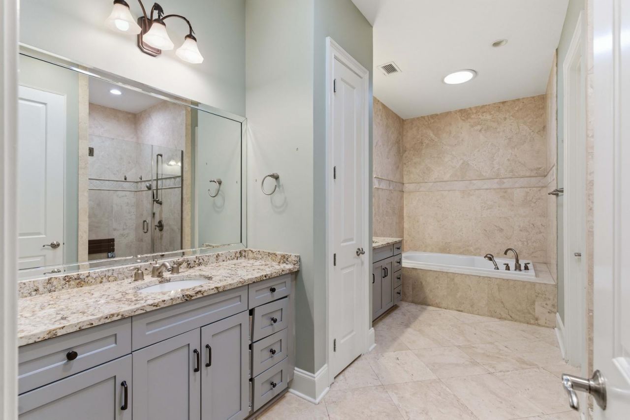 205 Delahow Street Photo 21