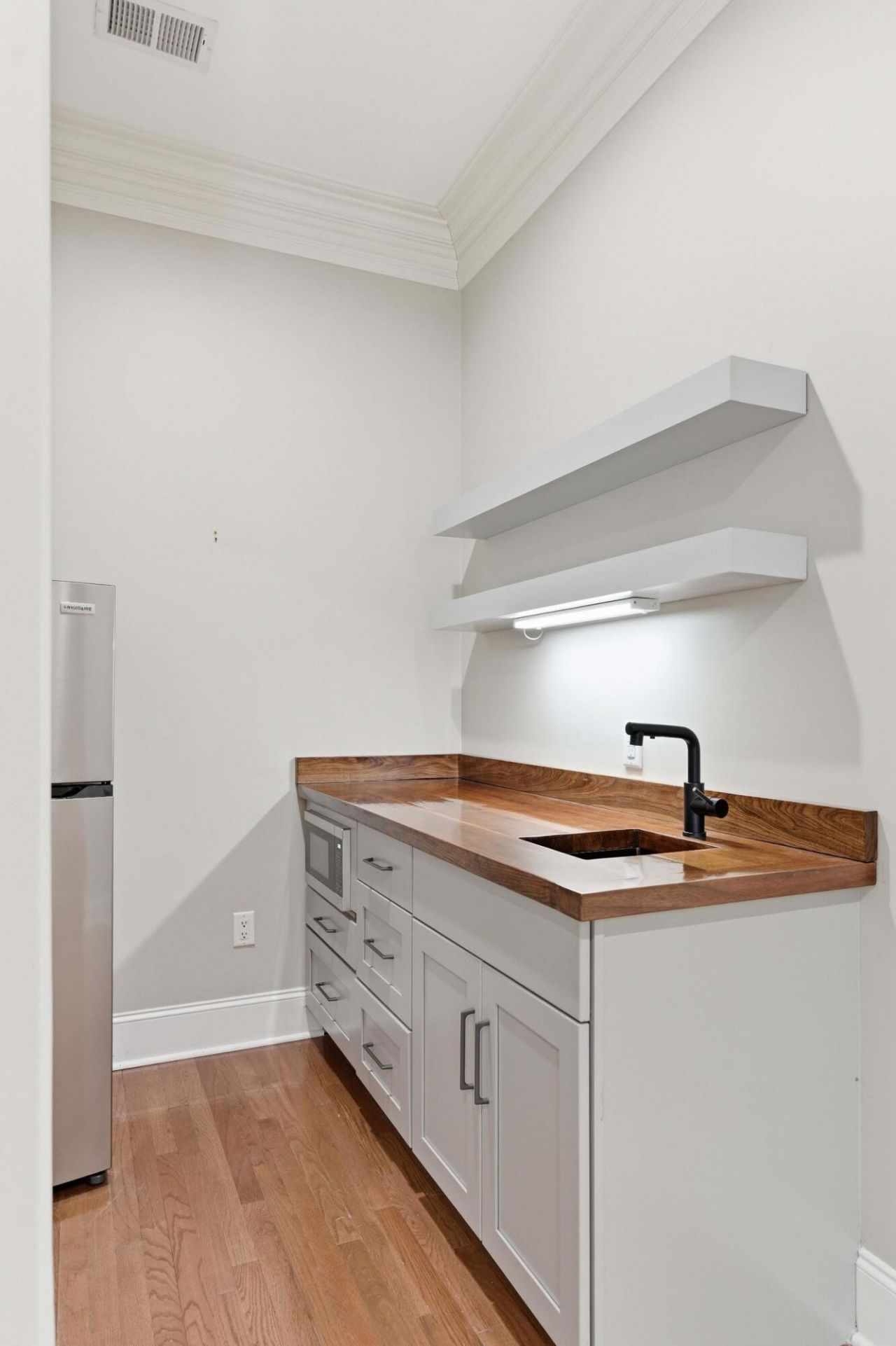 205 Delahow Street Photo 29