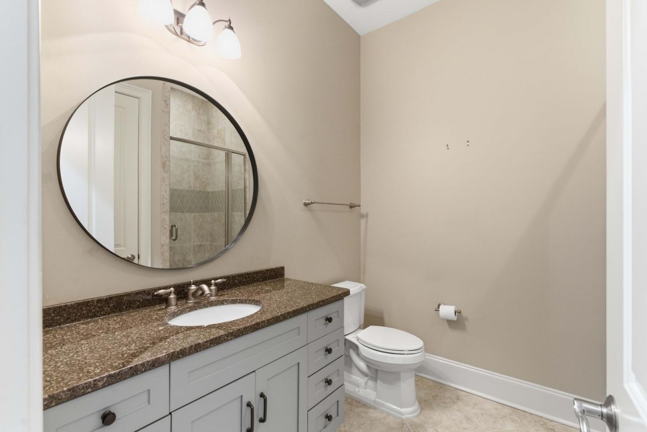 205 Delahow Street Photo 30