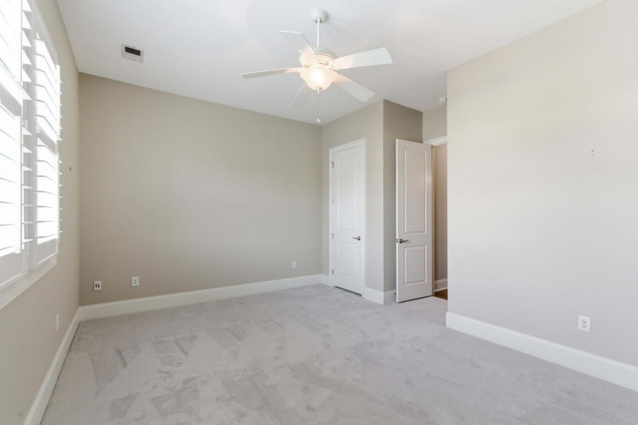 205 Delahow Street Photo 34