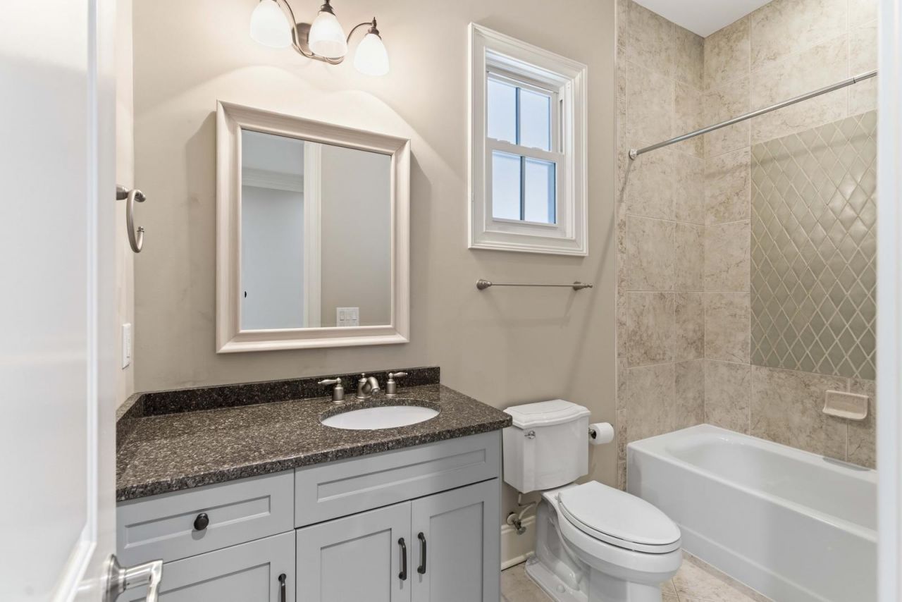 205 Delahow Street Photo 36