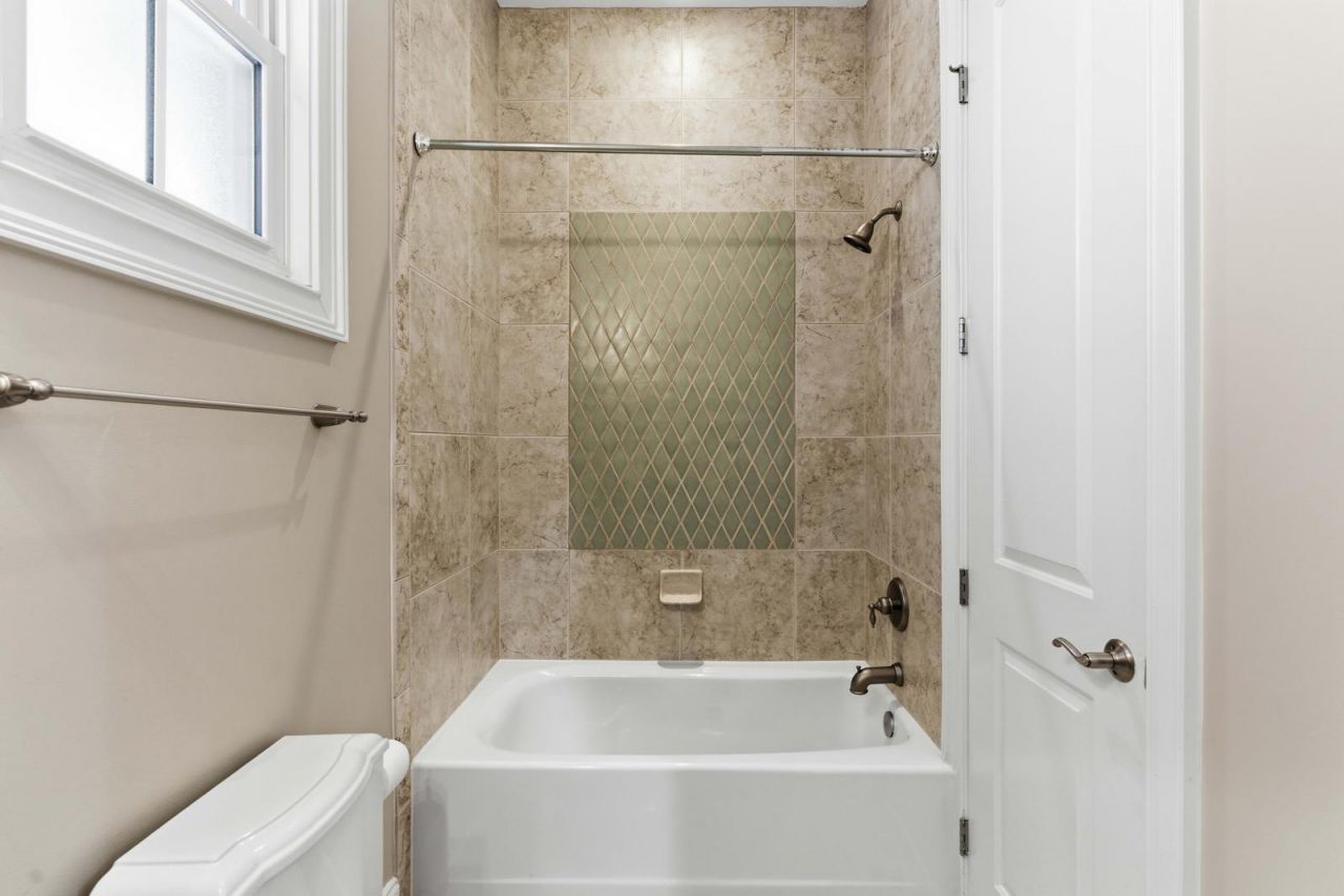 205 Delahow Street Photo 37