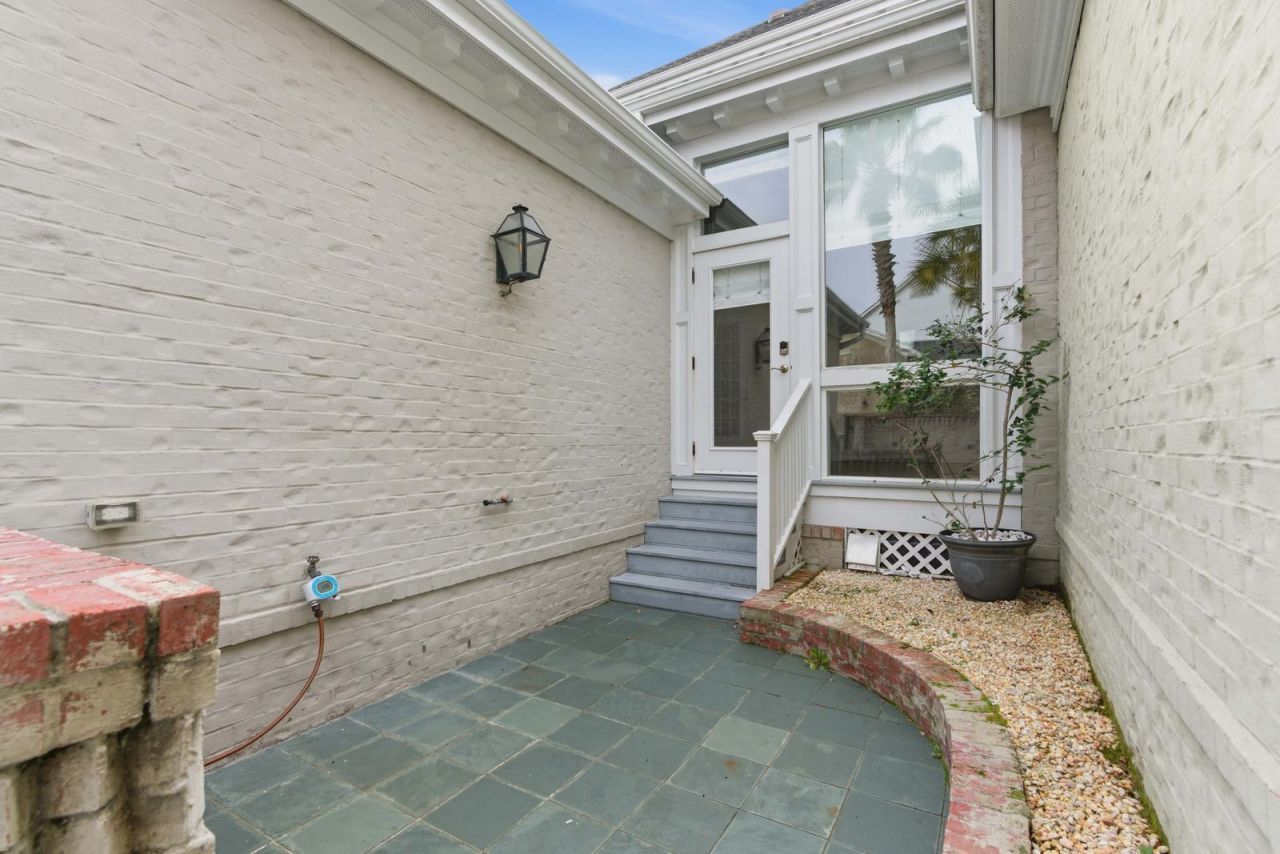 205 Delahow Street Photo 45