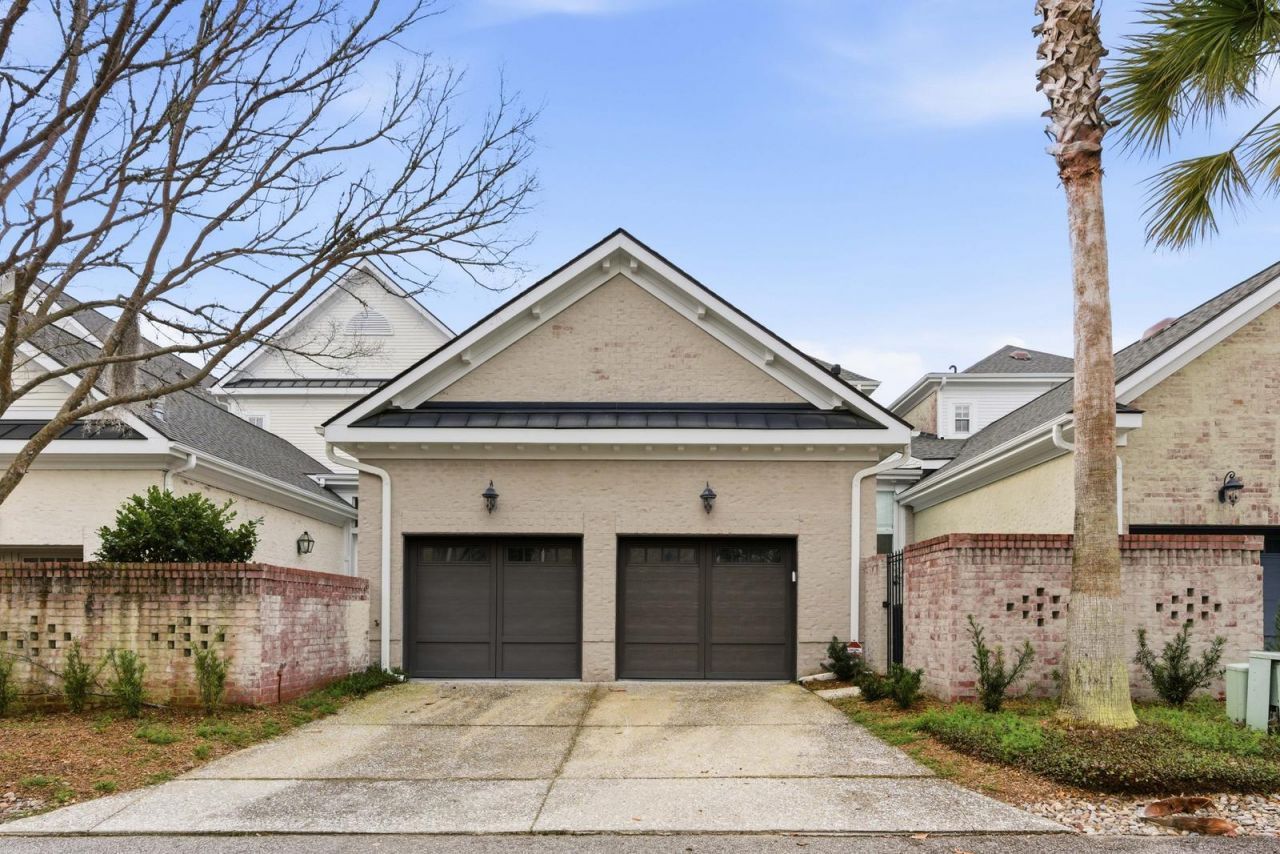 205 Delahow Street Photo 46