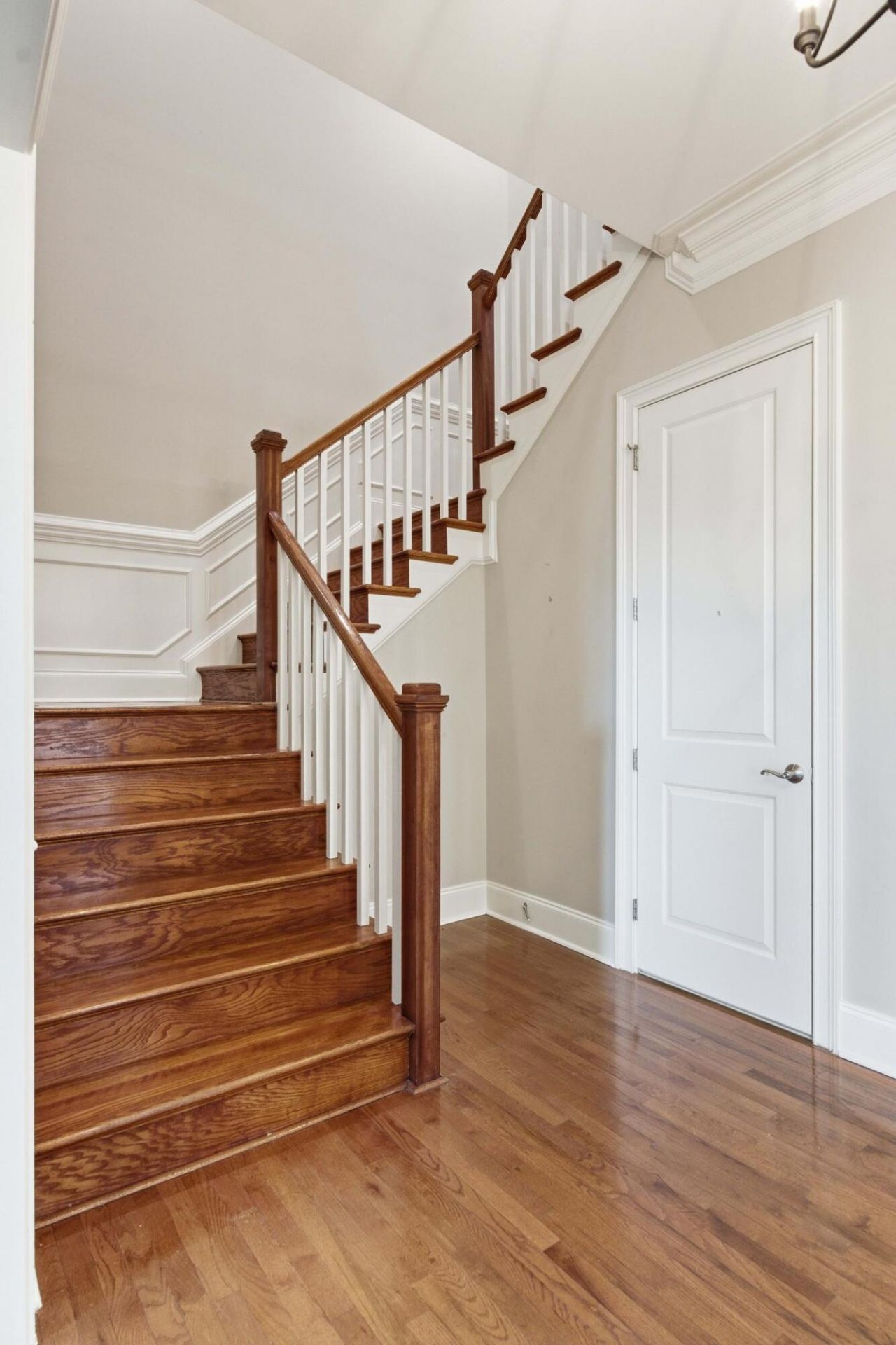 205 Delahow Street Photo 8