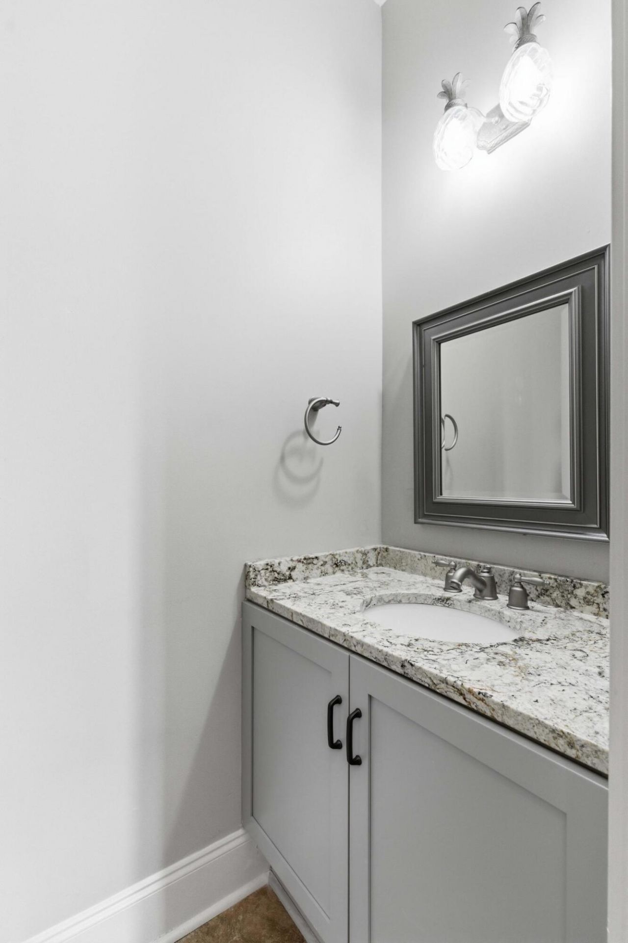 205 Delahow Street Photo 9