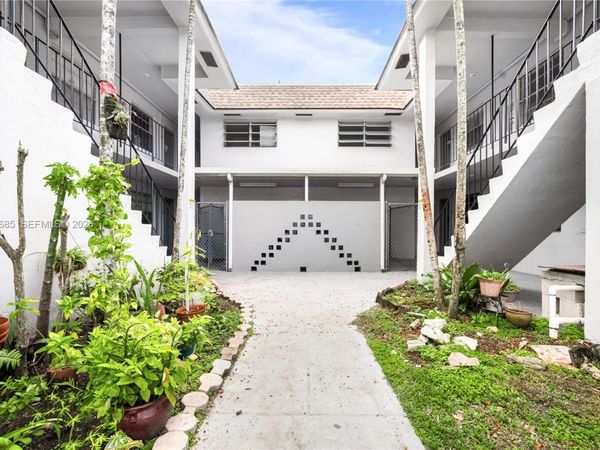 10305 SW 40th St, Miami, FL 33165