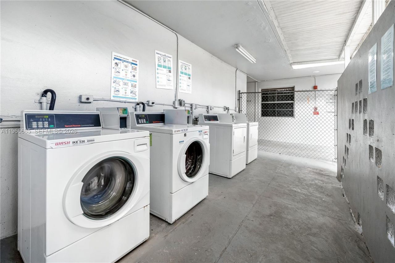 10305 SW 40th St, Miami, FL 33165 Photo