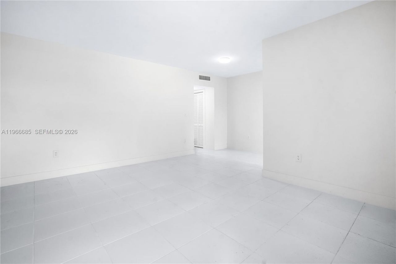 10305 SW 40th St, Miami, FL 33165 Photo