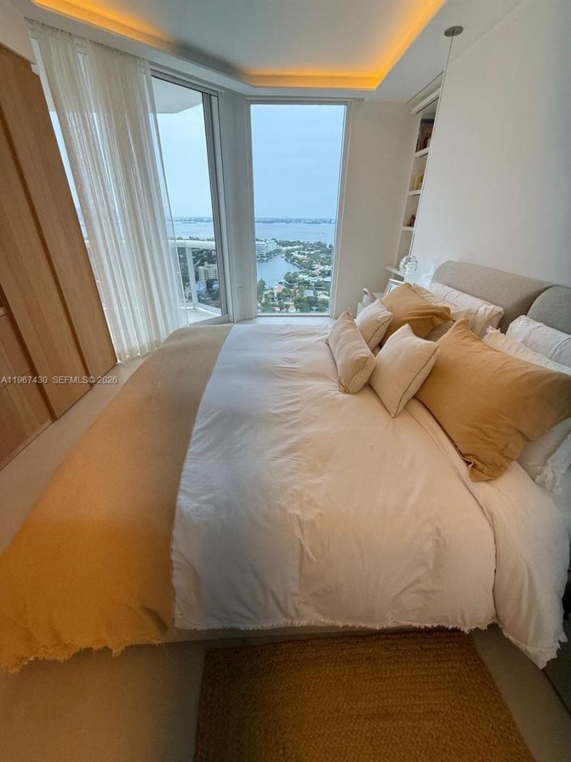 4775 Collins Ave, Unit 3706, Miami Beach, FL 33140 Photo
